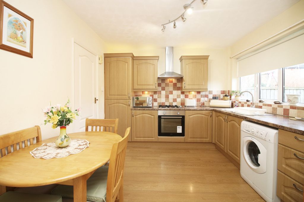 Property photo 2 of 20