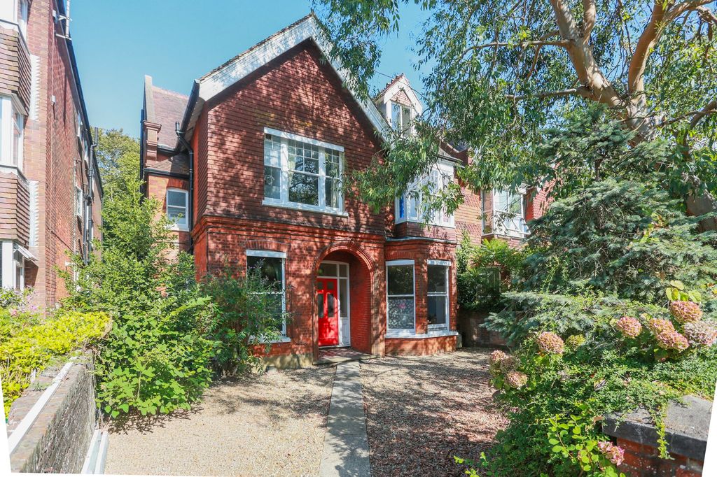 Property photo 1 of 9