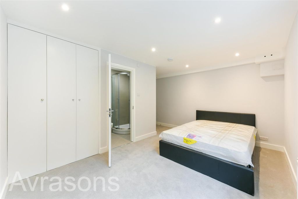 Property photo 1 of 12 Bedroom