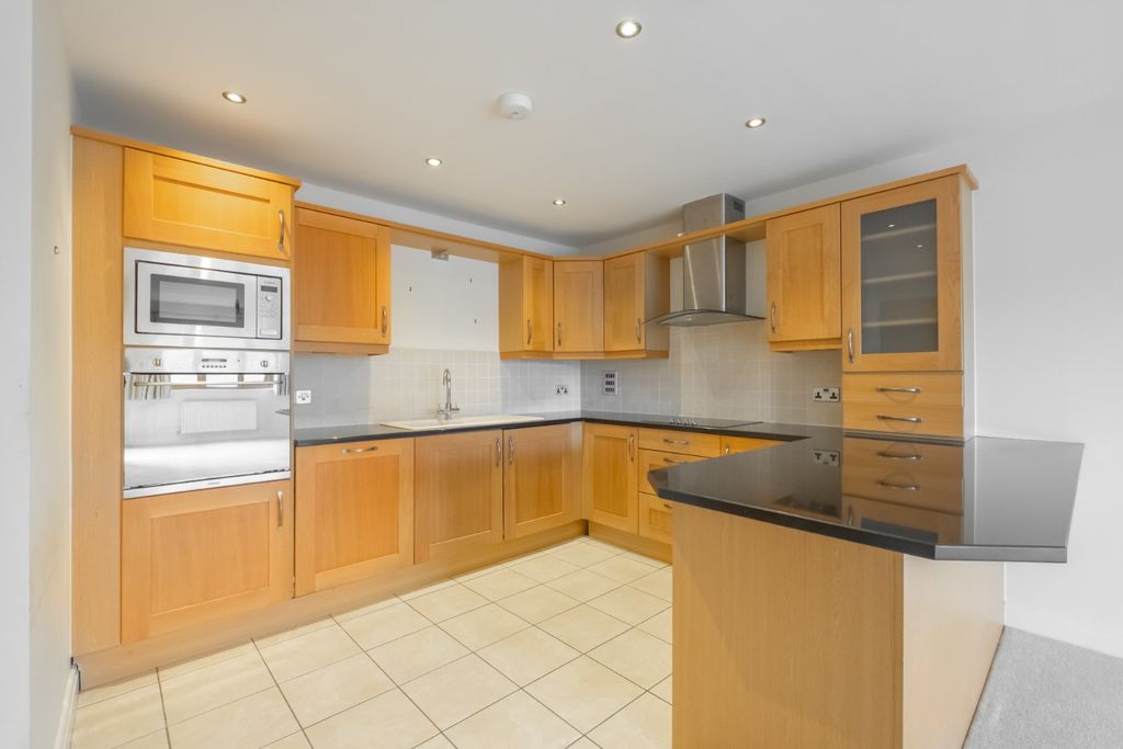 Property photo 3 of 17 Kitchen