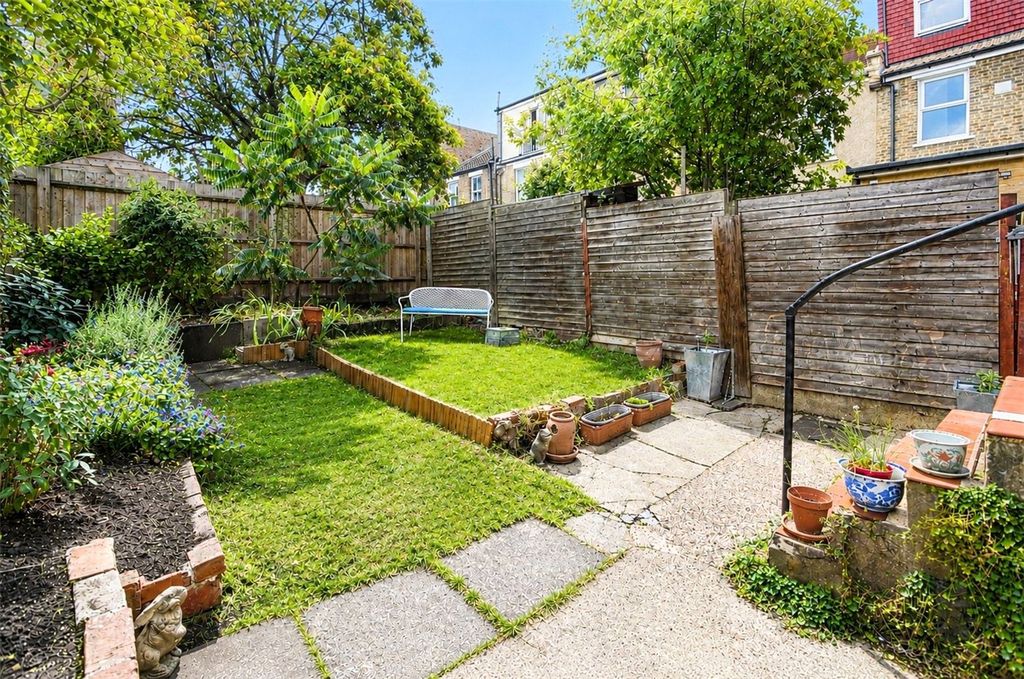 Property photo 2 of 11 Picture No. 27