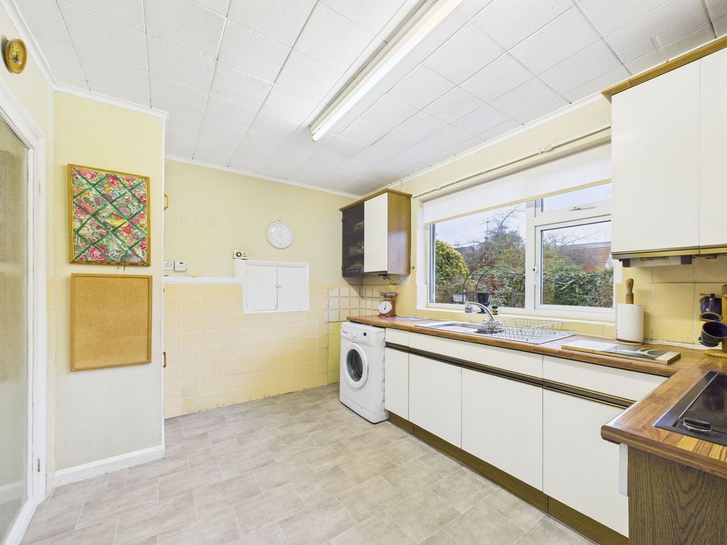 Property photo 3 of 15 Kitchen