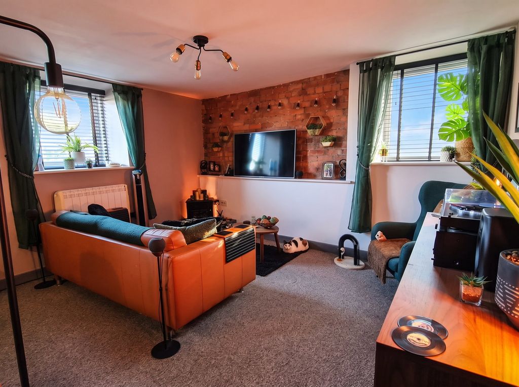 Property photo 2 of 12