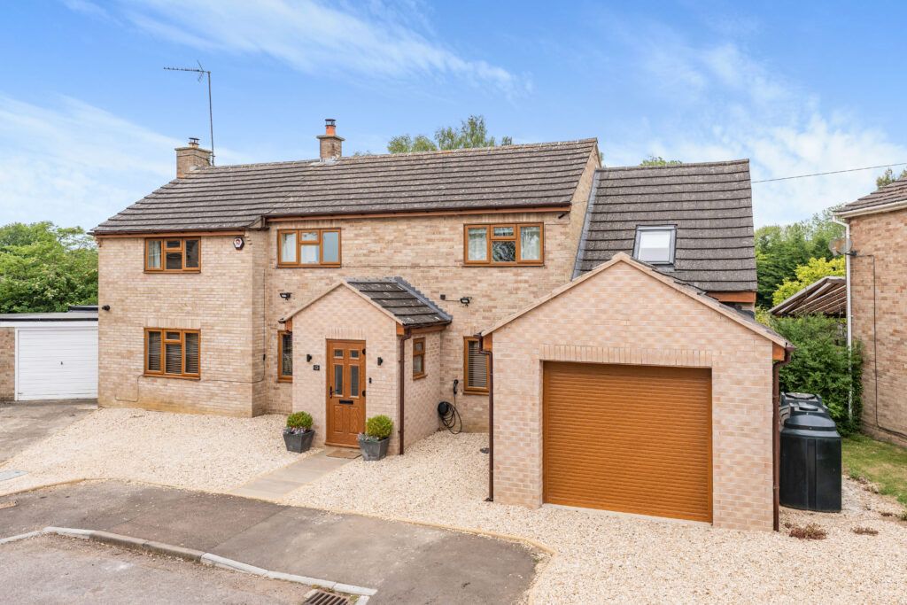 Property photo 1 of 17 404