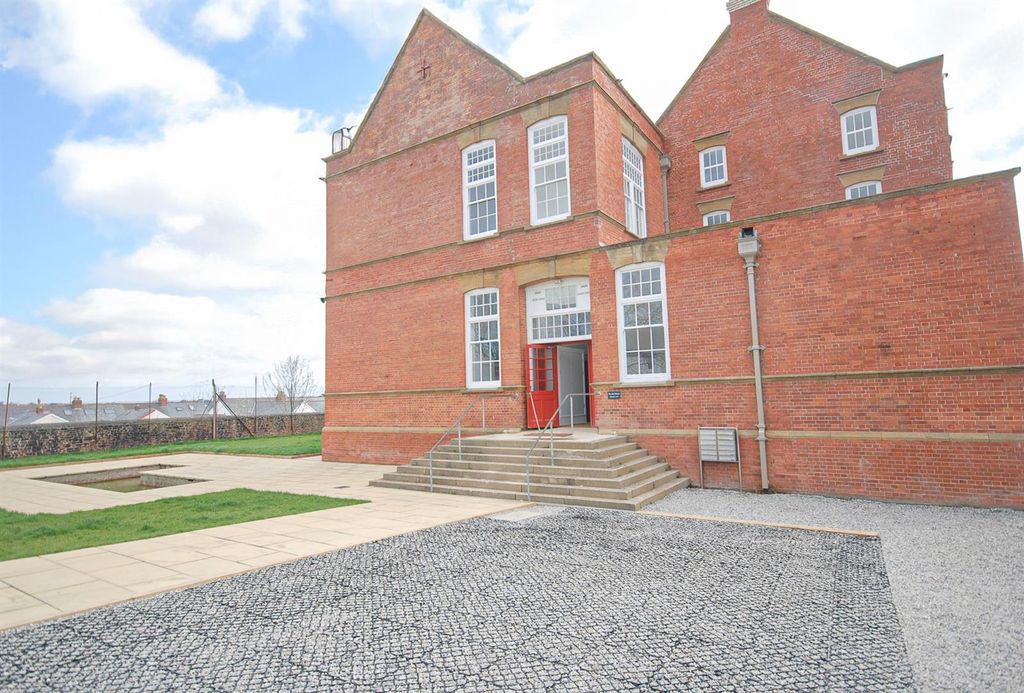 Property photo 3 of 13