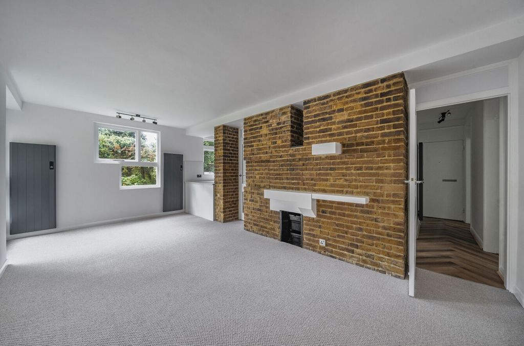 Property photo 2 of 23