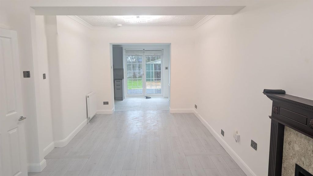 Property photo 3 of 14 102412.Jpg