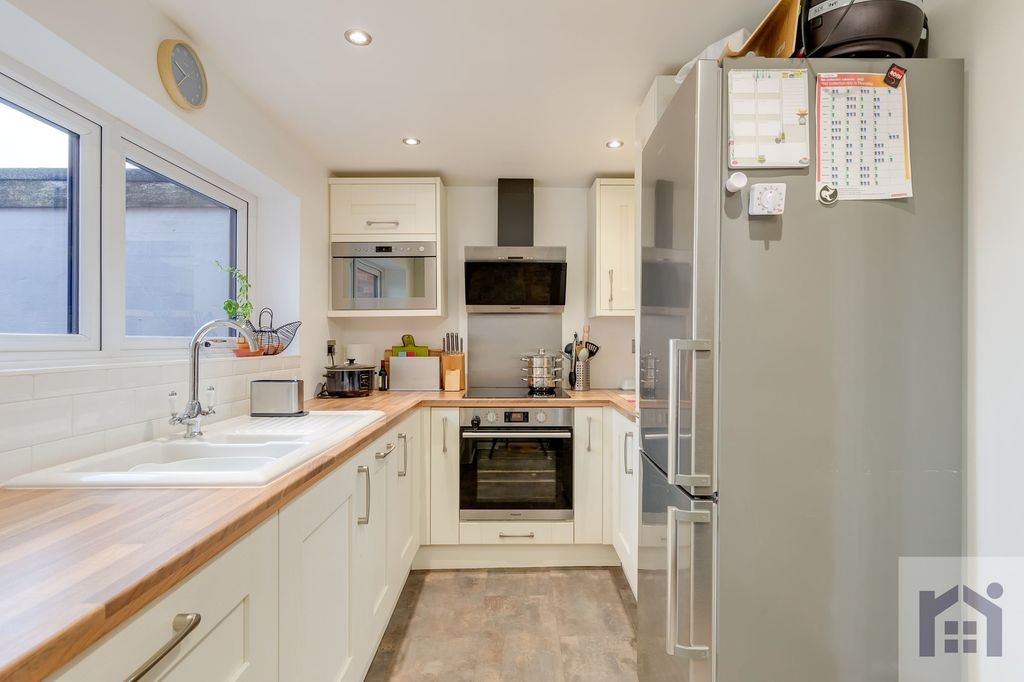 Property photo 2 of 22 Kitchen