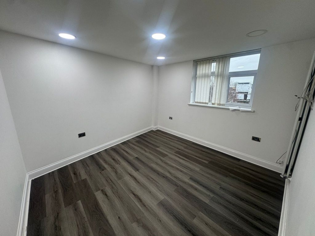 Property photo 3 of 7 Gallery