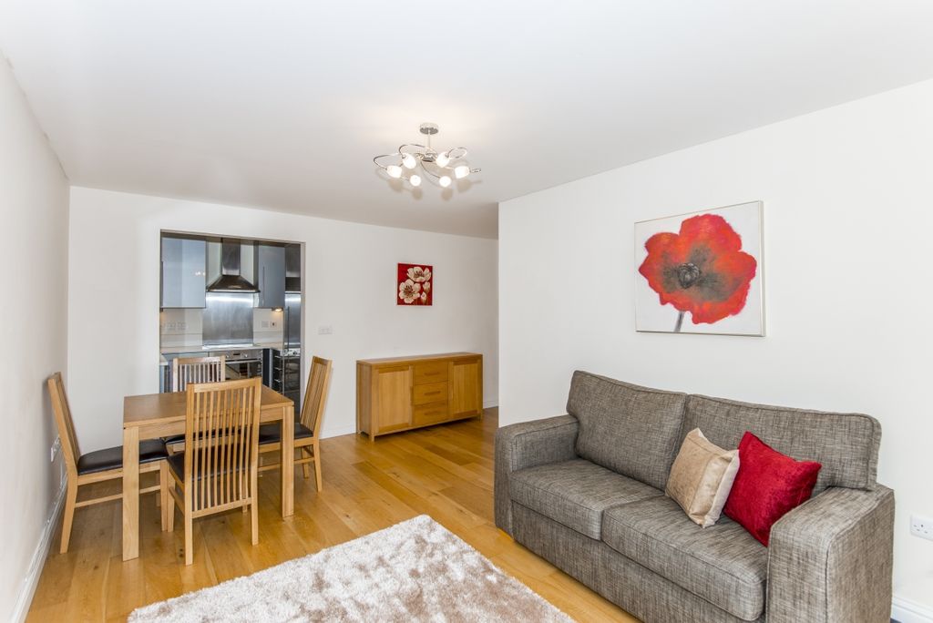 Property photo 2 of 8 Livingroom2