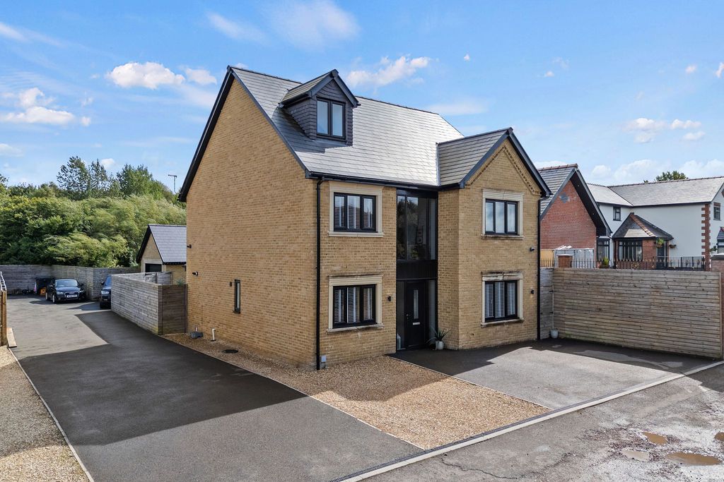 Property photo 1 of 36