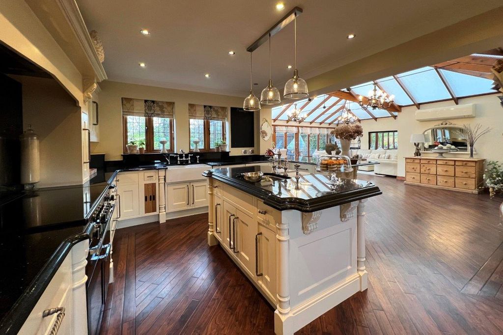 Property photo 2 of 25 Photo 23