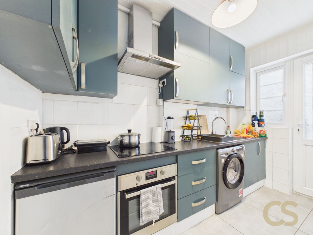 Property photo 3 of 12 5480263