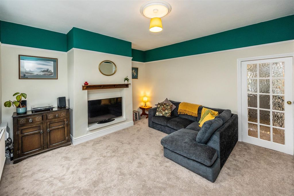 Property photo 3 of 21 39Eslight-110226-2.Jpeg