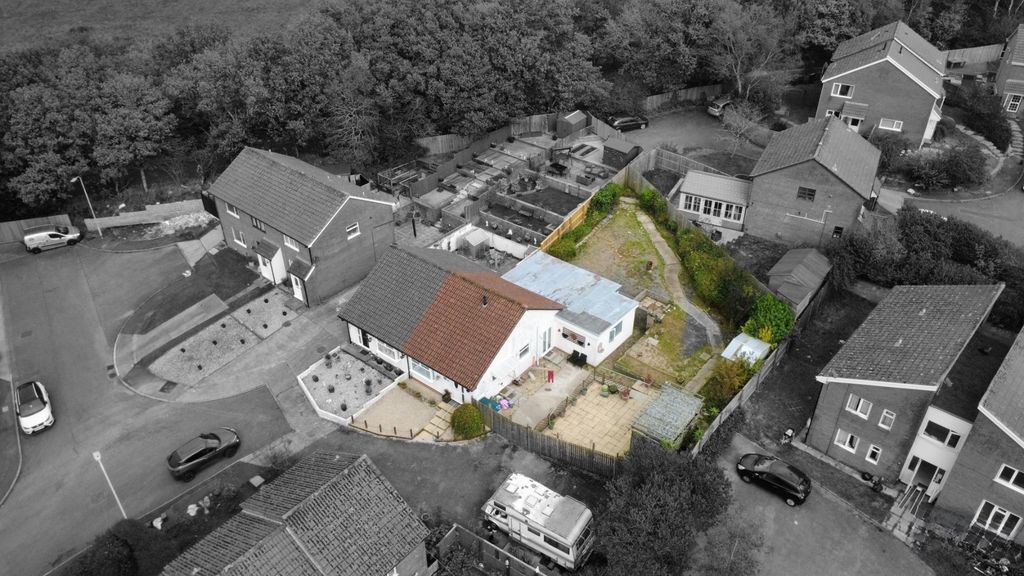 Property photo 2 of 20 4568434