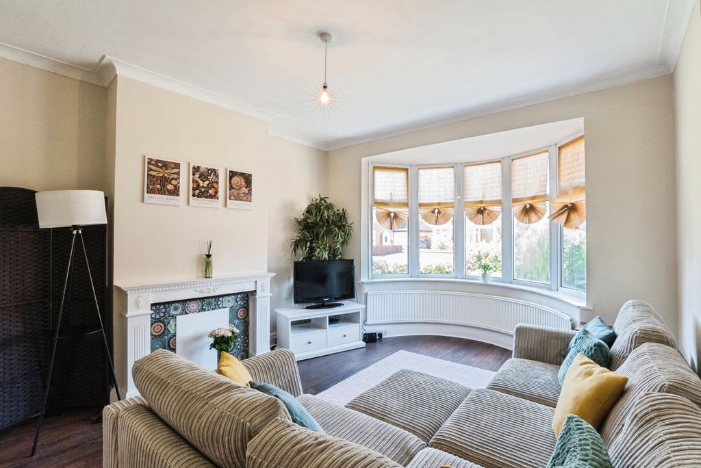 Property photo 3 of 21 Pbox-Img.Jpg
