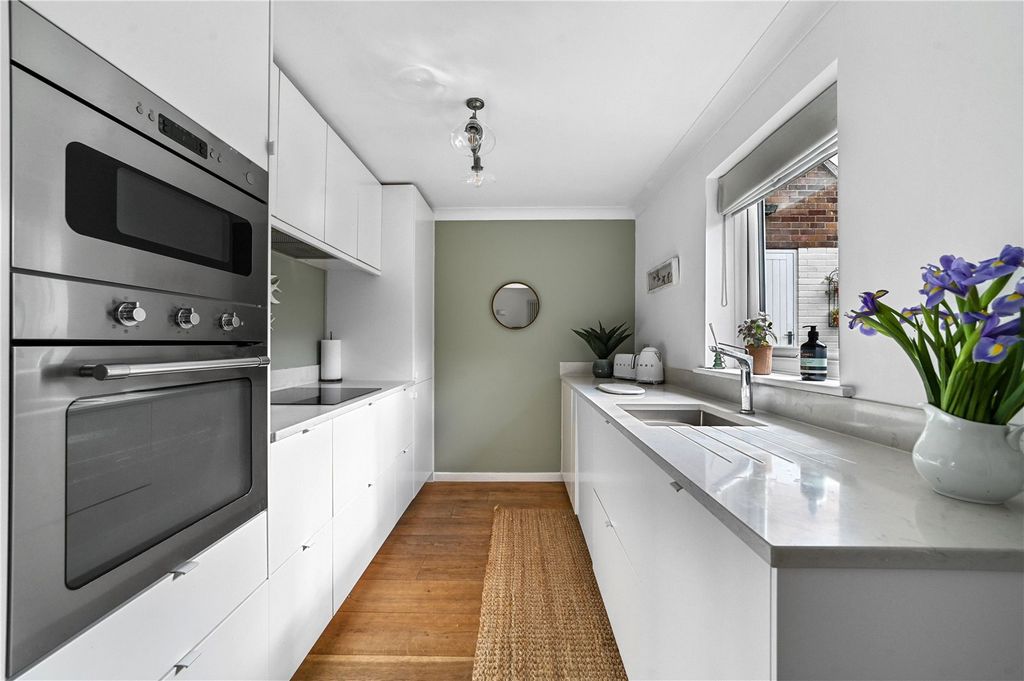 Property photo 3 of 17 Kitchen