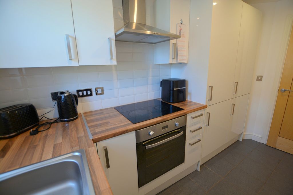 2 bed flat for saleCarrfield, Hyde SK14 photo 5