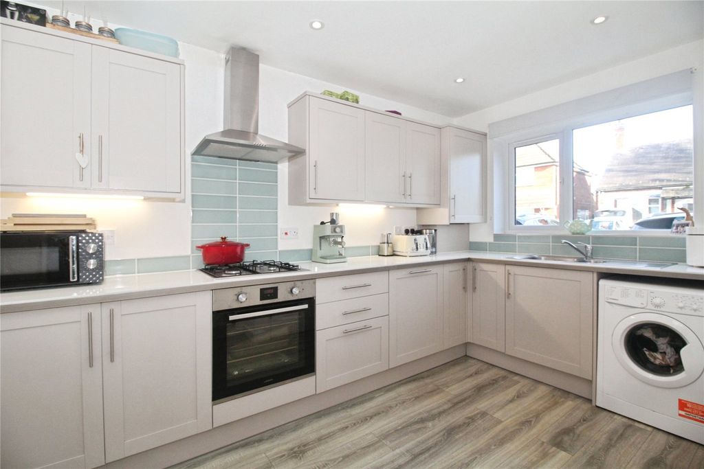 Property photo 2 of 15 Breakfast Kitchen