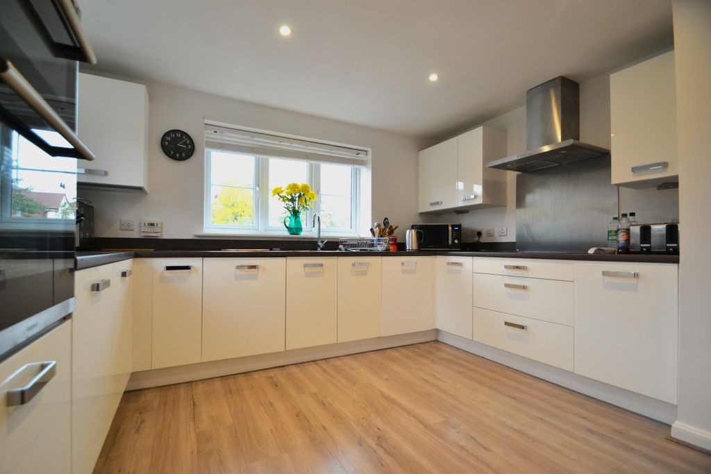 Property photo 3 of 18 Kitchen