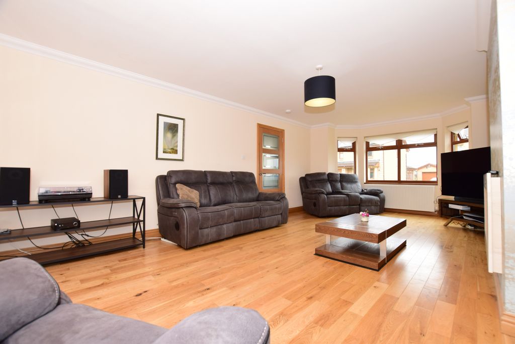 Property photo 3 of 35 Lounge