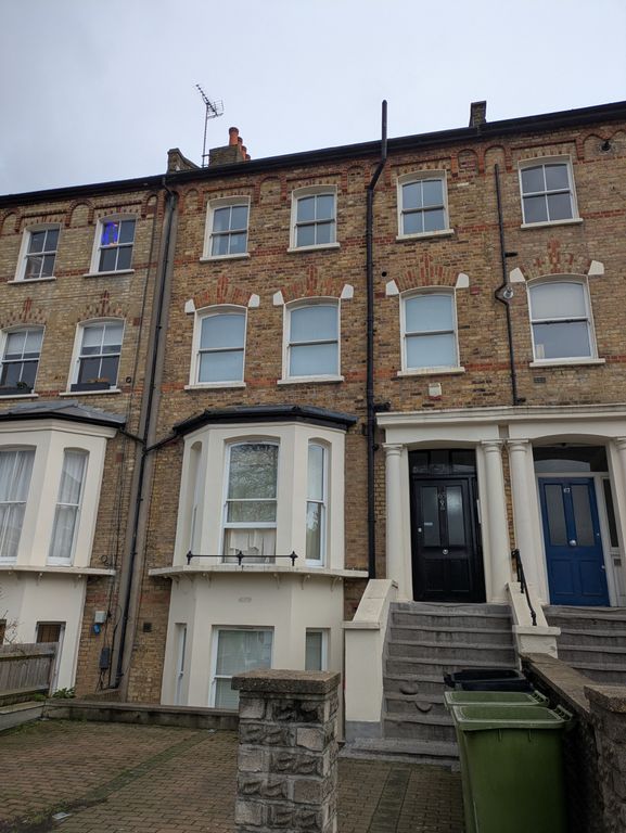 Property photo 1 of 8 Photo 3