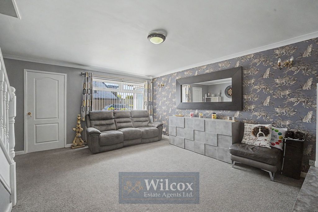 Property photo 2 of 25