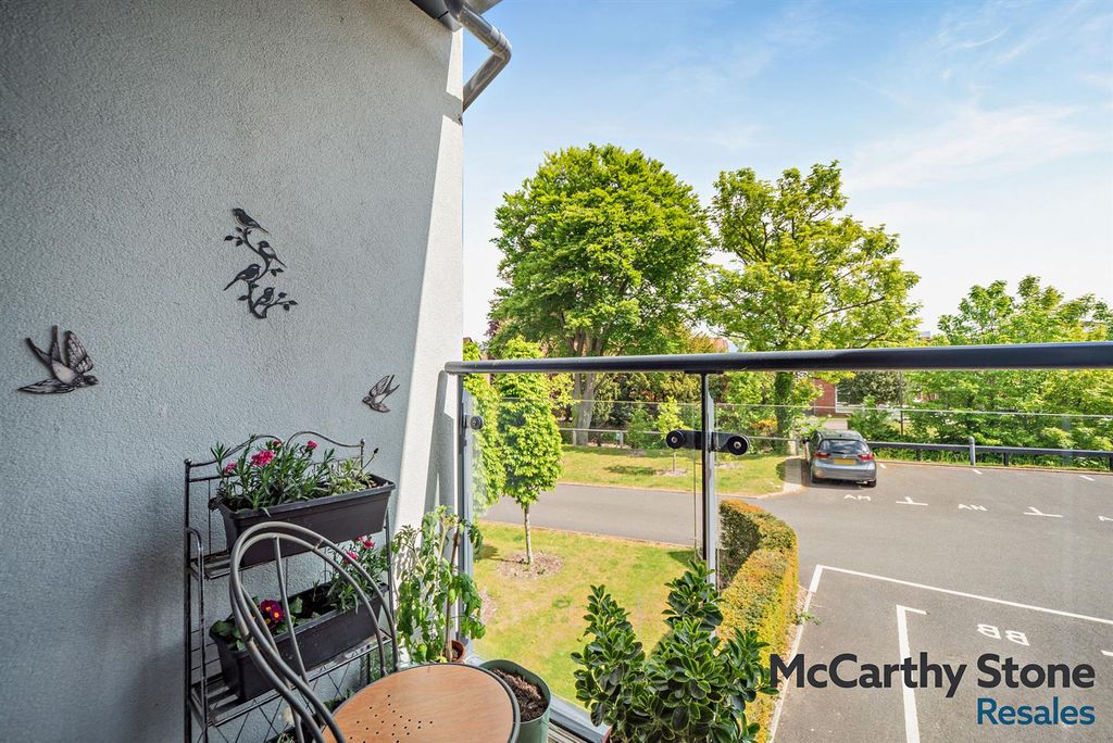 Property photo 3 of 26 8690653-Exterior01-800.Jpg