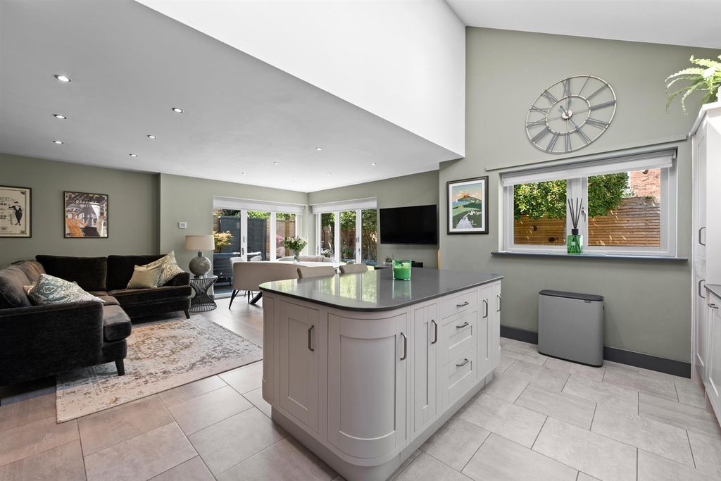 Property photo 2 of 38 6 Old Greyhound Close-17.Jpg