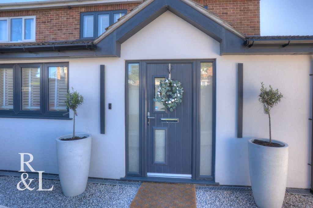 Property photo 2 of 35 2 Atherstone (38).Jpg
