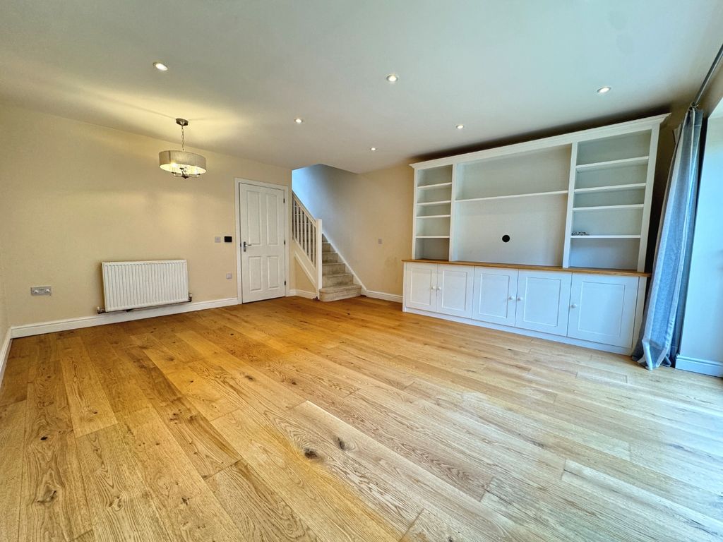 Property photo 2 of 12 4427003