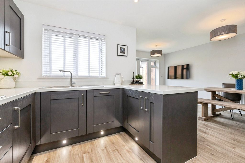 Property photo 3 of 22 Picture No. 23