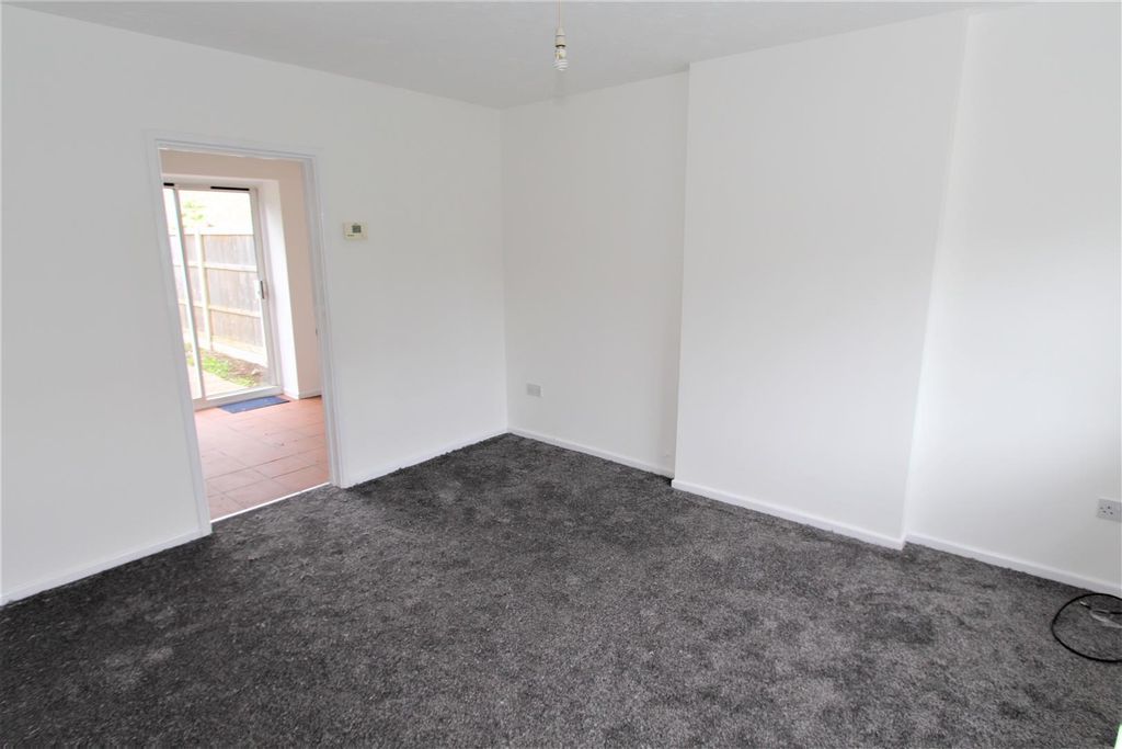 Property photo 2 of 12 Img_2424 - Livingroom.Jpg