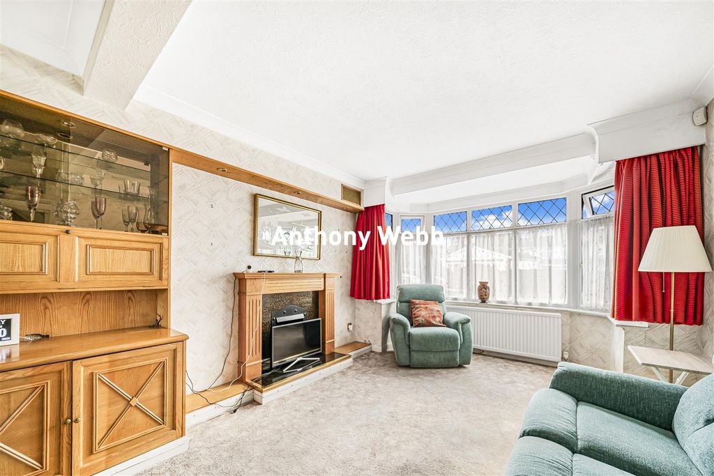 Property photo 2 of 19 Living Area