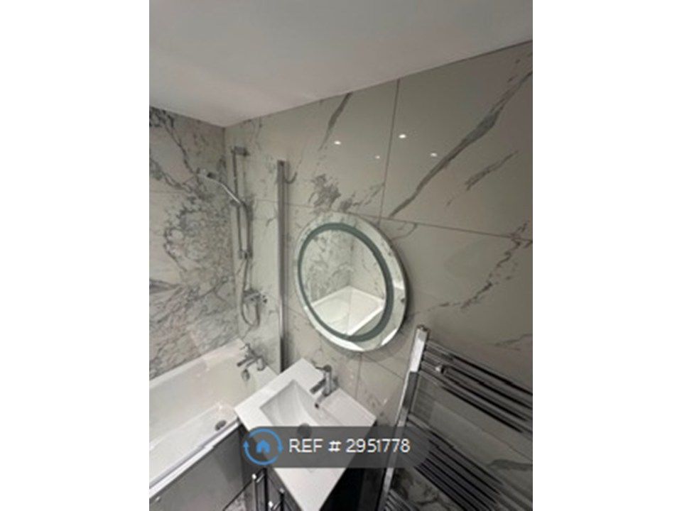 Property photo 1 of 13 Bathroom Pix 1