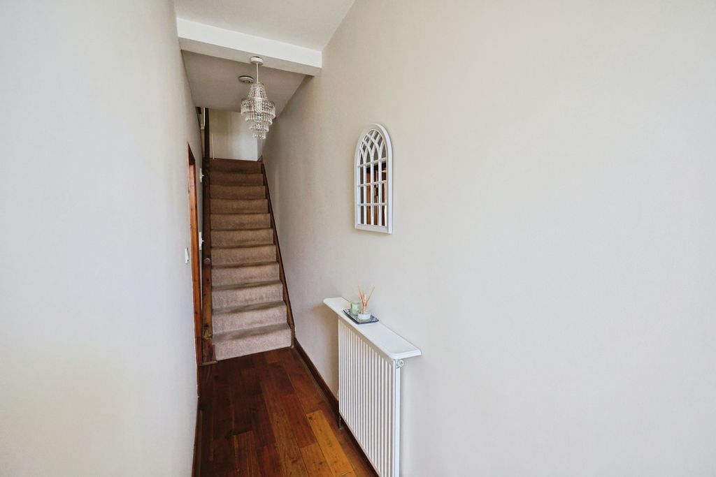 Property photo 2 of 9 Pbox-Unknown-312560.Jpg