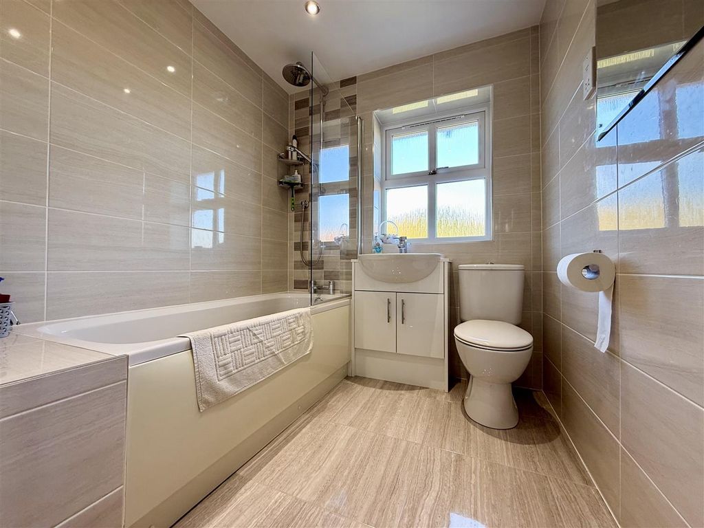 Additional image 25 of 4 bed detached house for saleOakley Drive, Loughborough LE11