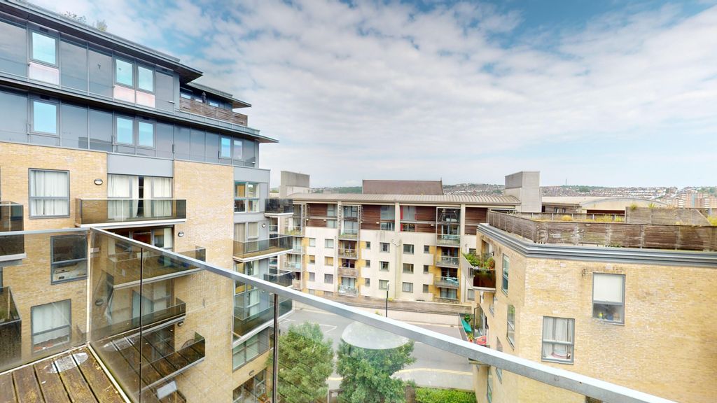 Property photo 2 of 8