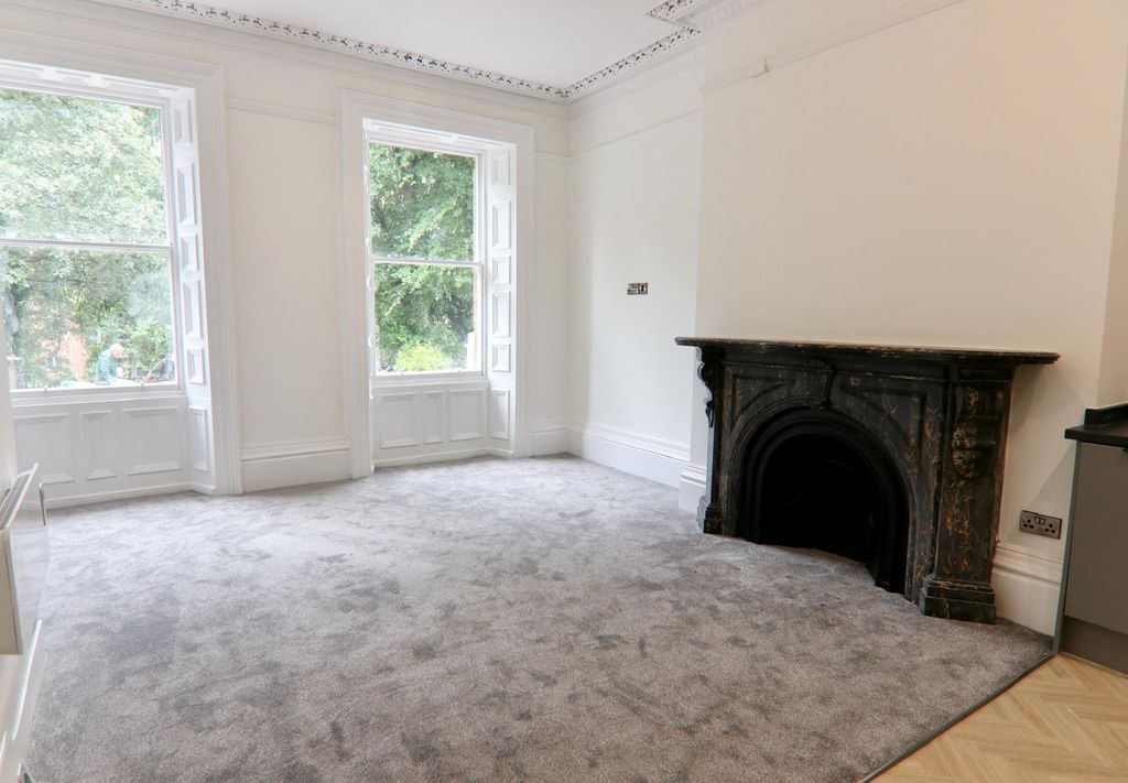 Property photo 1 of 18 Spacious 2-Bedroom Duplex Apartment With Walk-In Closet & Garden Views €“ South Parade, Wakefield