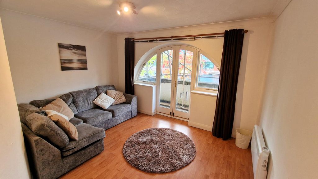 Property photo 2 of 41 Living Room