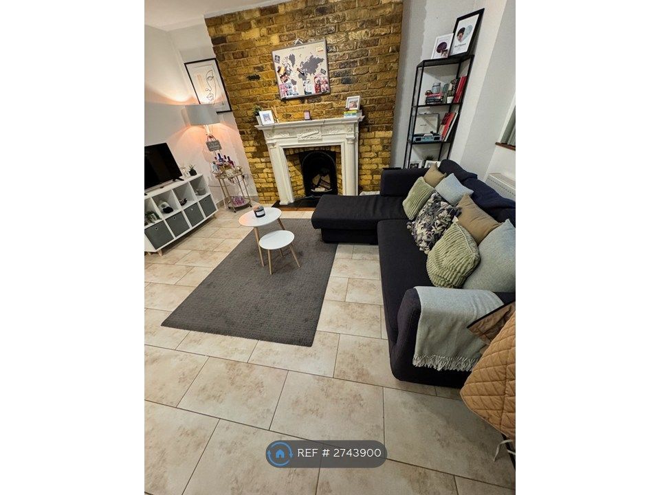 Property photo 2 of 35 Lounge