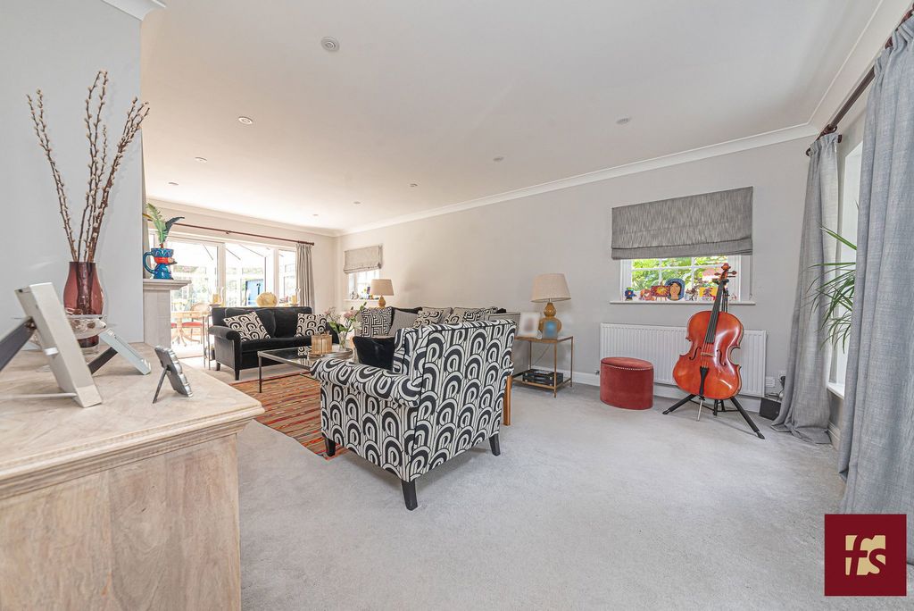 Additional image 17 of 5 bed detached house for saleTalisman Close, Crowthorne, Berkshire RG45