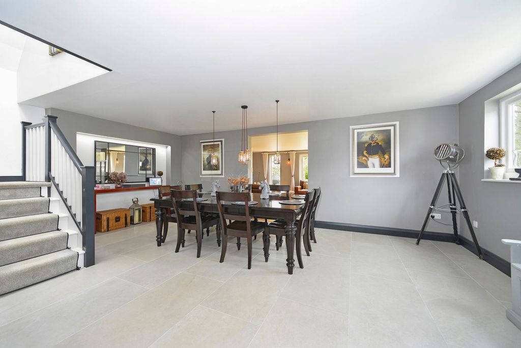 Property photo 2 of 23