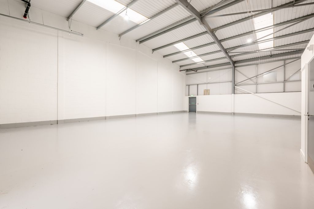 Property photo 3 of 15 8670736-Interior02-800