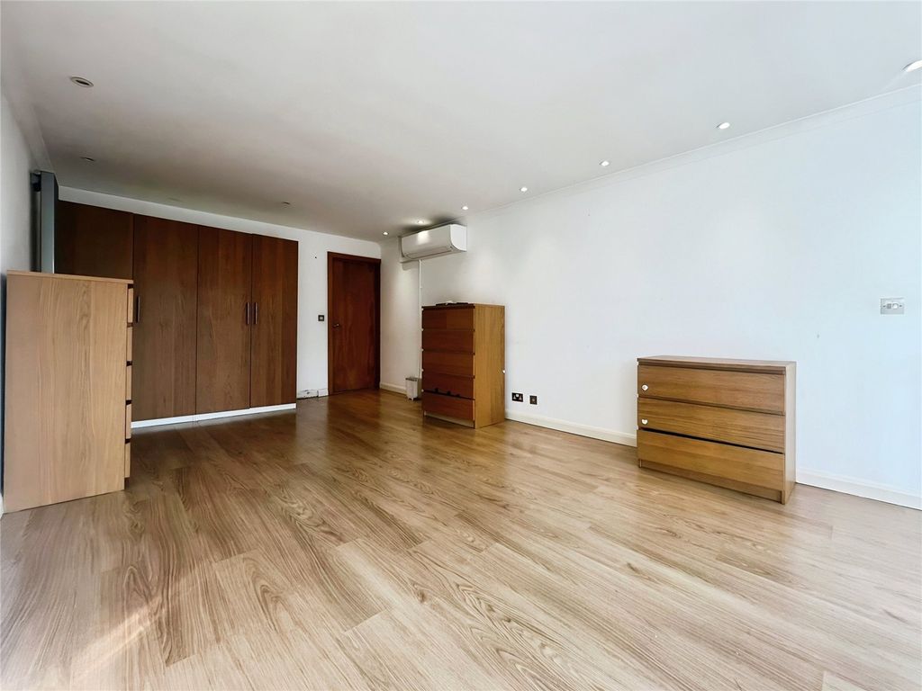 Property photo 3 of 11 Bedroom