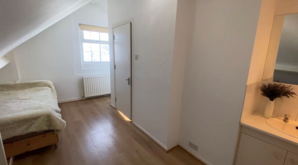 Property photo 3 of 16 Room A