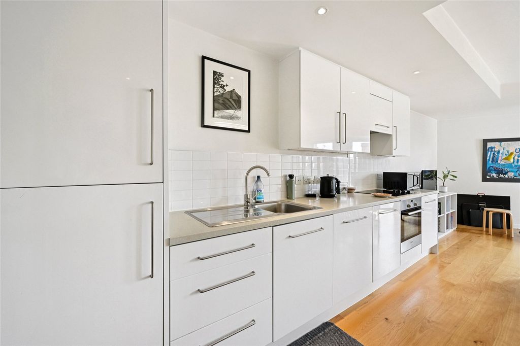 Property photo 2 of 14 Kitchen