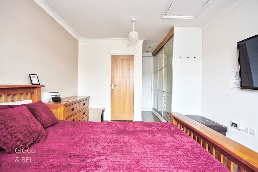 Additional image 15 of 4 bed detached house for saleOld Bedford Road, Luton, Bedfordshire LU2