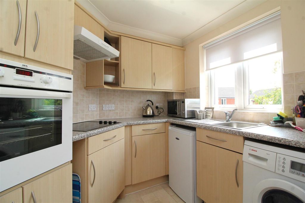 Property photo 3 of 11 Kitchen.Jpg