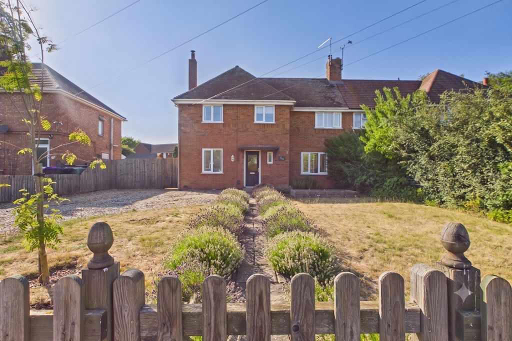 Property photo 1 of 25 This Home In Beautiful Baston Village Is A Real Ge